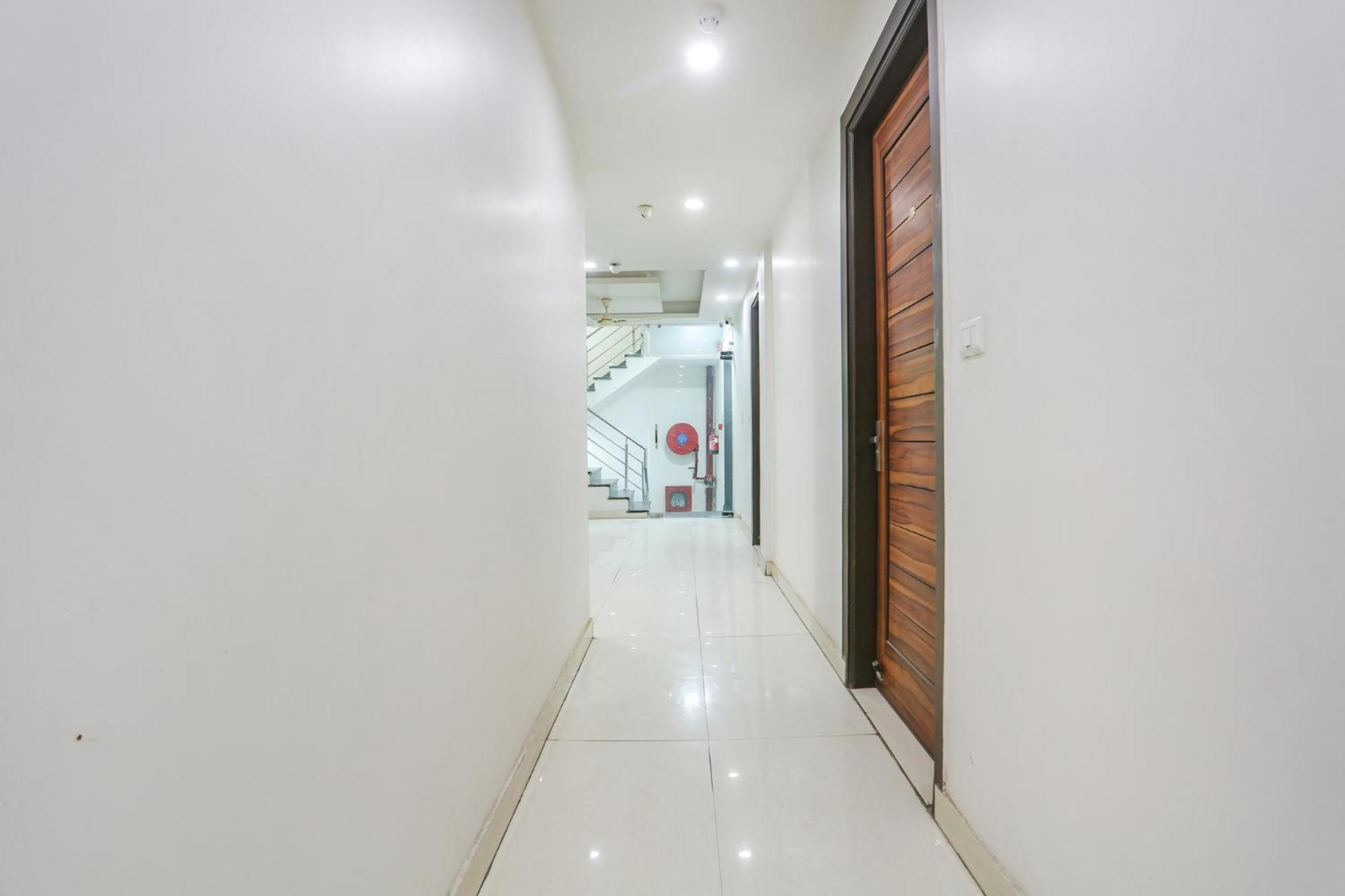 Fabhotel Gold Inn Janakpuri Делхи Екстериор снимка