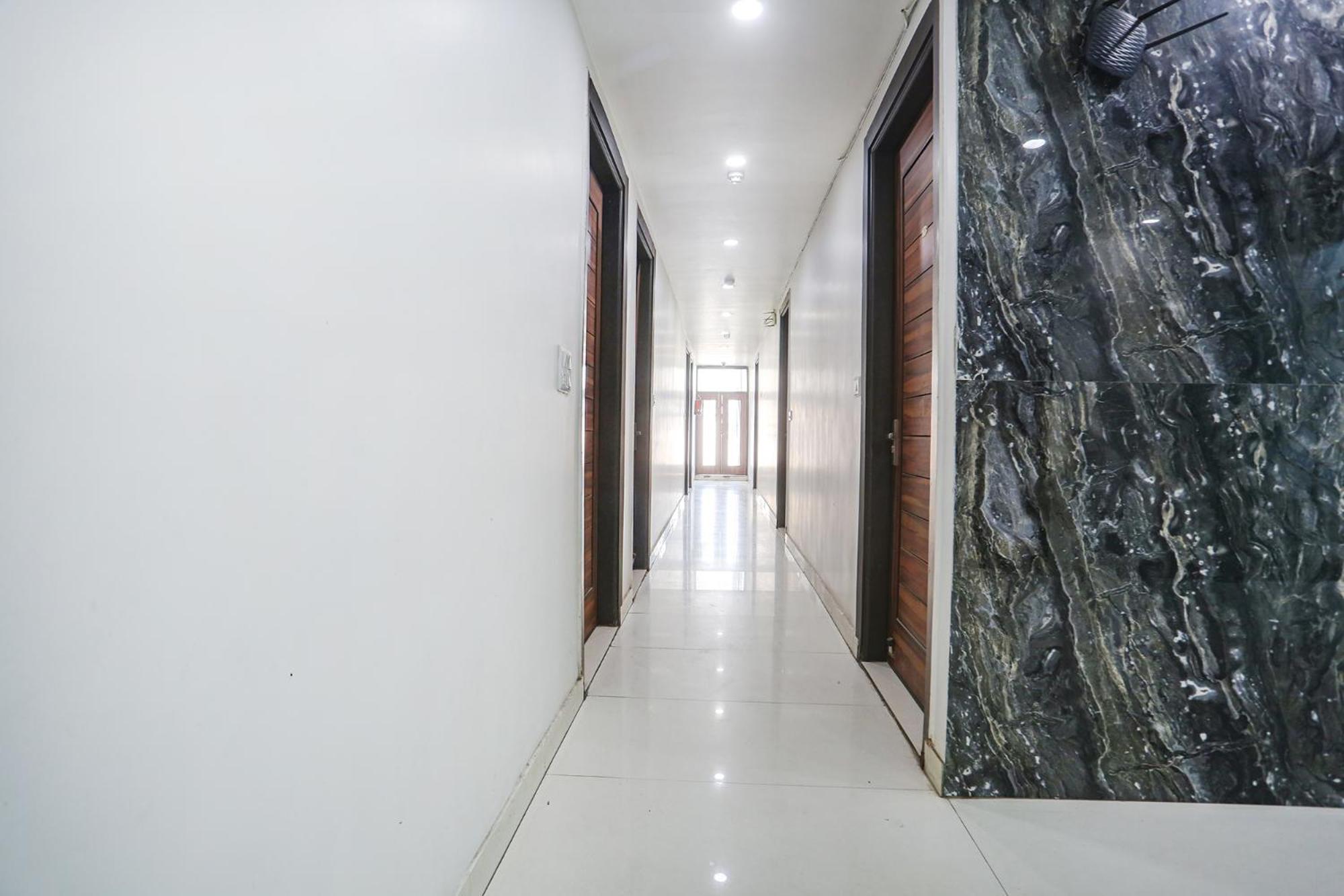 Fabhotel Gold Inn Janakpuri Делхи Екстериор снимка