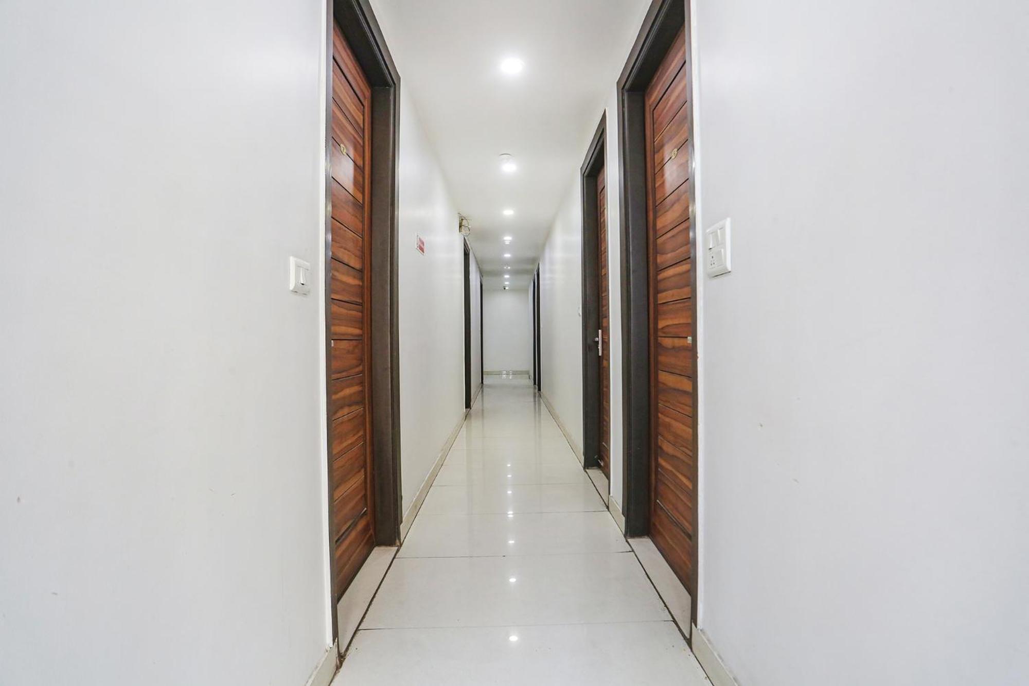 Fabhotel Gold Inn Janakpuri Делхи Екстериор снимка